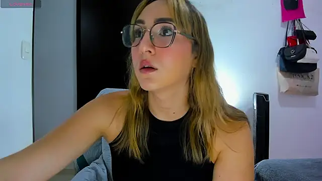 Snapshot of andrea_hills chatting on July 10, 2026, 4:28 am andrea hills online show from July 10, 2026, 4:28 am