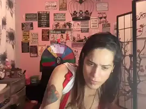 Snapshot of latinacubana chatting on December 20, 2024, 11:00 am latinacubana online show from December 20, 2024, 11:00 am