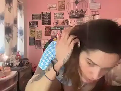 Snapshot of latinacubana chatting on January 1, 2025, 7:21 pm latinacubana online show from January 1, 2025, 7:21 pm