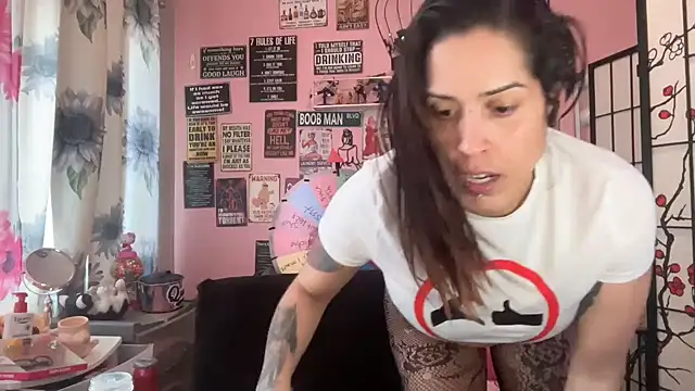 Snapshot of latinacubana chatting on February 1, 2025, 8:58 pm latinacubana online show from February 1, 2025, 8:58 pm