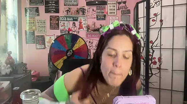 Snapshot of latinacubana chatting on March 8, 2025, 1:14 pm latinacubana online show from March 8, 2025, 1:14 pm