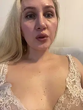 YourBlondee online show from January 22, 2025, 4:23 am