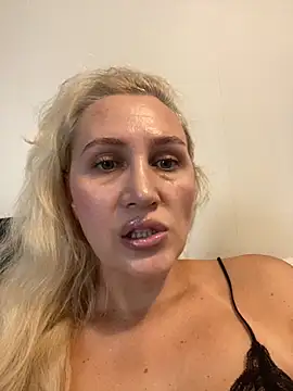 YourBlondee online show from September 12, 2025, 3:17 am