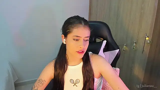 iriswest  online show from January 13, 2025, 12:51 am