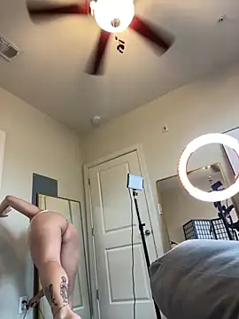 bellafreakyfun online show from September 24, 2025, 4:32 pm