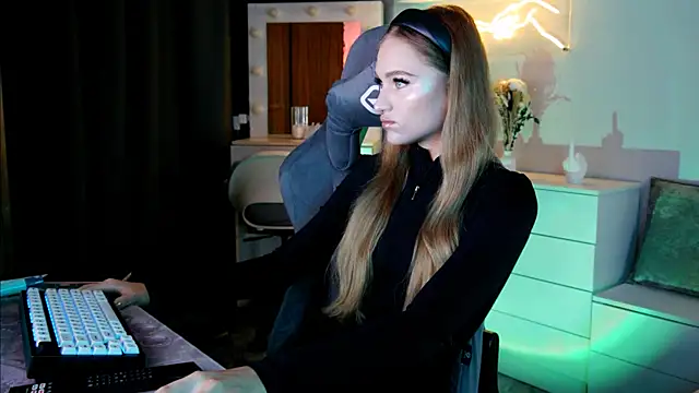 MrsTenderBeast online show from February 22, 2025, 5:35 pm