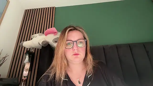 short sweetpea online show from March 13, 2026, 9:27 am