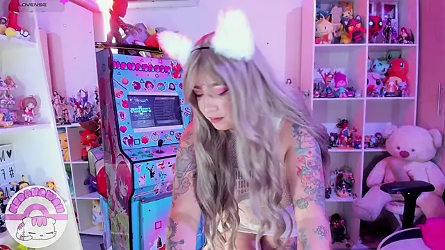 Snapshot of meda_kawaii_ chatting on February 5, 2025, 1:00 pm meda kawaii  online show from February 5, 2025, 1:00 pm