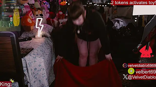 VelvetDiablo online show from April 9, 2026, 12:10 am