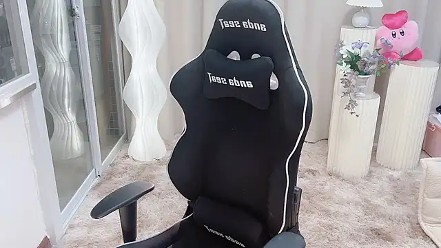 Happy Kitty online show from March 3, 2025, 4:24 pm