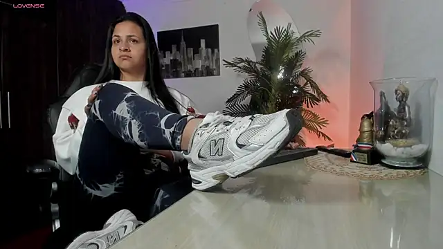 Snapshot of Amaia_Bushida chatting on February 11, 2026, 2:05 am Amaia Bushida online show from February 11, 2026, 2:05 am