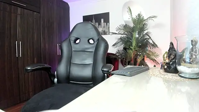 Snapshot of Amaia_Bushida chatting on March 2, 2026, 2:25 am Amaia Bushida online show from March 2, 2026, 2:25 am