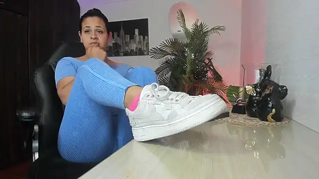 Amaia Bushida online show from April 15, 2026, 2:07 am