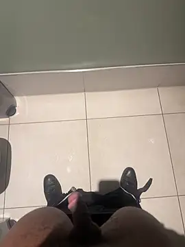 chocolatelongstrokes online show from April 4, 2026, 7:28 am