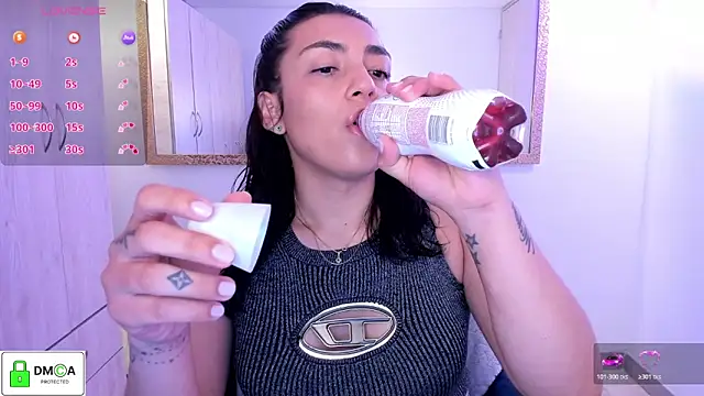Snapshot of EricaVanderhill chatting on June 28, 2026, 1:44 am EricaVanderhill online show from June 28, 2026, 1:44 am