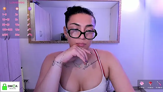 Snapshot of EricaVanderhill chatting on July 6, 2026, 7:49 pm EricaVanderhill online show from July 6, 2026, 7:49 pm
