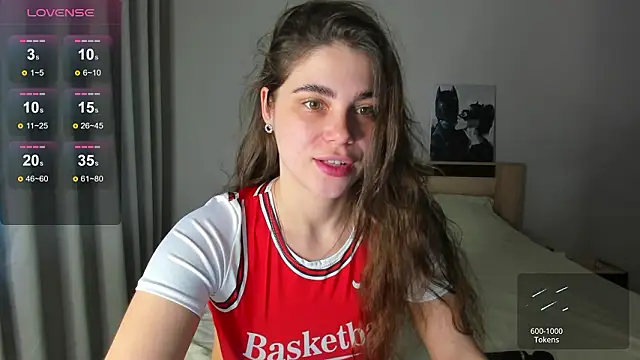 Snapshot of Bella_Foryou chatting on March 28, 2026, 4:12 am Bella Foryou online show from March 28, 2026, 4:12 am