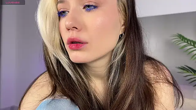 Snapshot of _blowjob_queen chatting on June 14, 2026, 10:23 pm blowjob queen online show from June 14, 2026, 10:23 pm