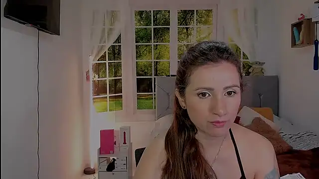 Snapshot of vanessabrown_ chatting on May 2, 2026, 1:27 pm vanessabrown online show from May 2, 2026, 1:27 pm