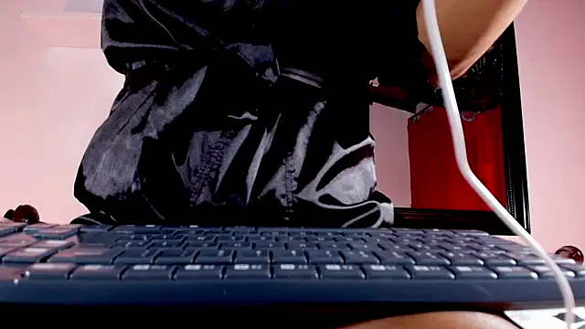 sofi decker online show from March 14, 2025, 3:04 am