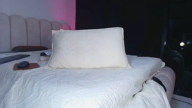 sofi decker online show from November 22, 2025, 12:15 pm