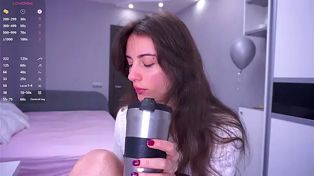 Holla Molly online show from April 16, 2026, 6:14 am