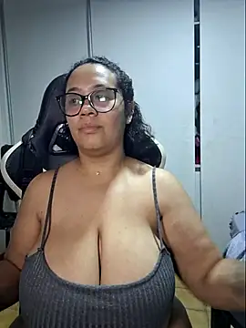 Snapshot of YasminMeyer chatting on August 7, 2026, 12:56 am YasminMeyer online show from August 7, 2026, 12:56 am