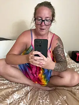 Lizzyloo online show from April 11, 2026, 1:21 am