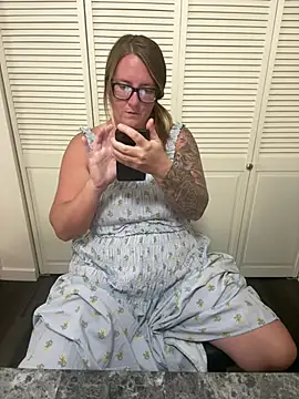 Lizzyloo online show from April 19, 2026, 7:16 pm