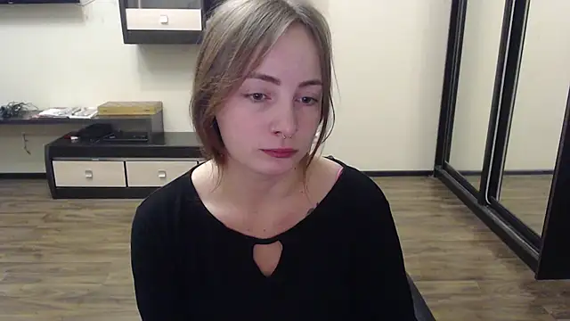 Laralianna online show from December 1, 2024, 6:30 pm