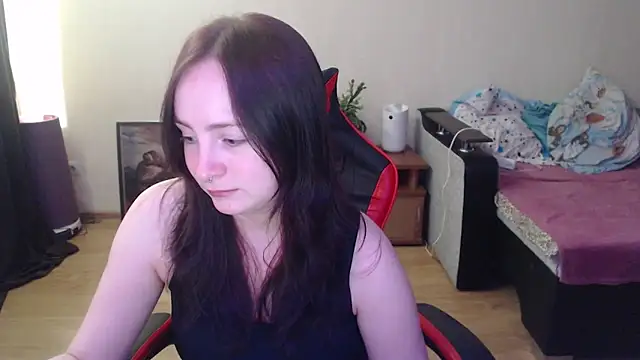 Laralianna online show from May 13, 2026, 12:57 pm