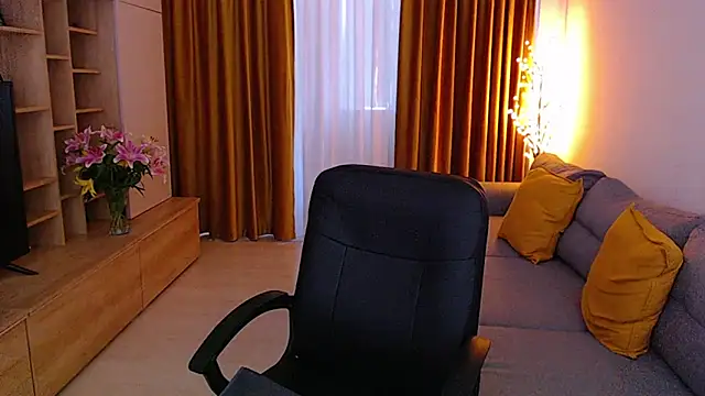  Mia Adams online show from September 22, 2025, 8:05 am