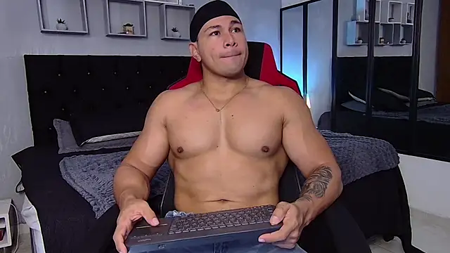 tyler hank01 online show from September 13, 2025, 1:11 pm