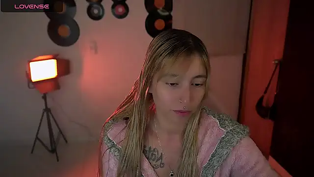 Saucy Jenn online show from April 16, 2026, 3:40 am