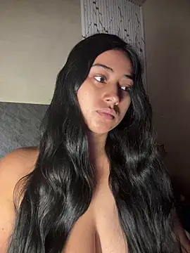 Snapshot of Valentinne_z chatting on July 25, 2026, 8:01 am Valentinne z online show from July 25, 2026, 8:01 am