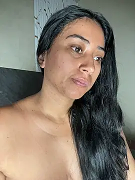 Snapshot of Valentinne_z chatting on July 30, 2026, 10:36 am Valentinne z online show from July 30, 2026, 10:36 am