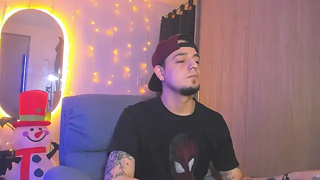 alejandro calderon1 online show from December 13, 2024, 4:11 am