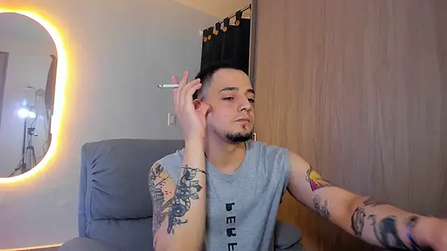 alejandro calderon1 online show from February 24, 2025, 5:00 am