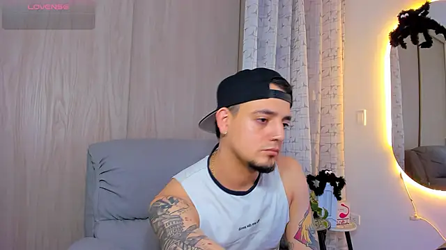 alejandro calderon1 online show from October 19, 2025, 5:41 am