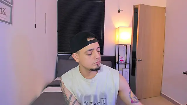 alejandro calderon1 online show from April 15, 2026, 5:36 am