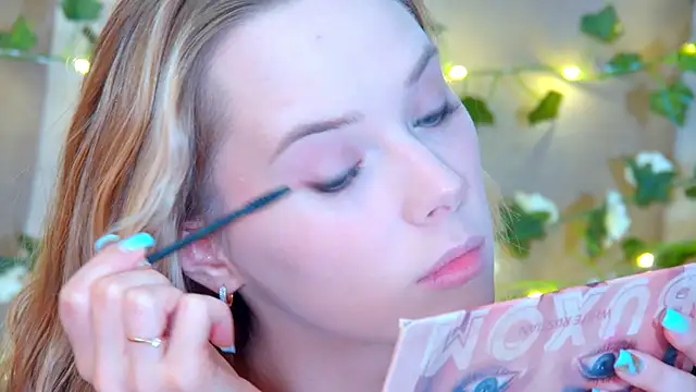 GentleRossi online show from April 17, 2026, 3:15 pm