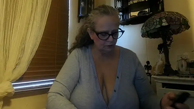 Snapshot of DestineeLoverGirl chatting on October 31, 2025, 1:01 pm DestineeLoverGirl online show from October 31, 2025, 1:01 pm