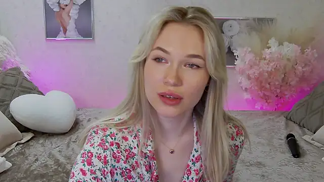 Veronika Mitchel online show from March 17, 2025, 1:46 am