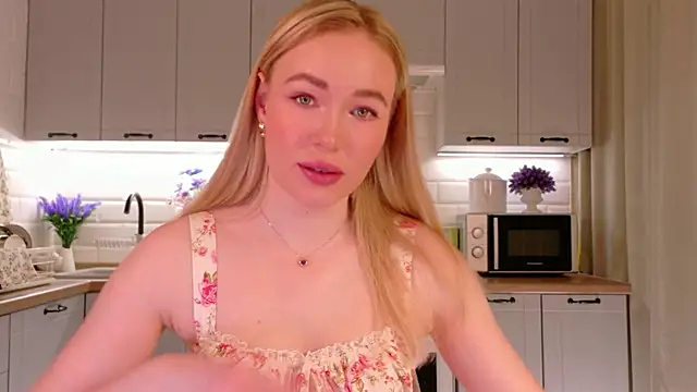 Veronika Mitchel online show from November 17, 2025, 3:07 pm