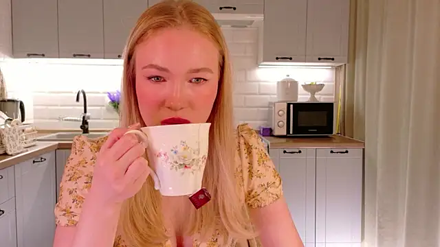 Veronika Mitchel online show from April 7, 2026, 4:18 pm