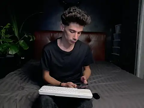 Snapshot of DanielCrush1 chatting on October 1, 2025, 5:30 pm DanielCrush1 online show from October 1, 2025, 5:30 pm