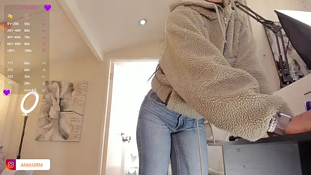 catalinasaiz online show from December 21, 2025, 3:19 pm