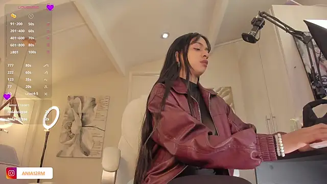 catalinasaiz online show from December 22, 2025, 5:54 pm