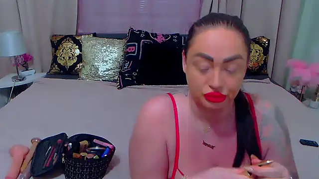 Snapshot of BustyVicky chatting on December 7, 2024, 10:28 pm BustyVicky online show from December 7, 2024, 10:28 pm
