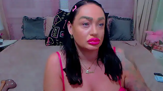 Snapshot of BustyVicky chatting on March 17, 2025, 9:45 pm BustyVicky online show from March 17, 2025, 9:45 pm